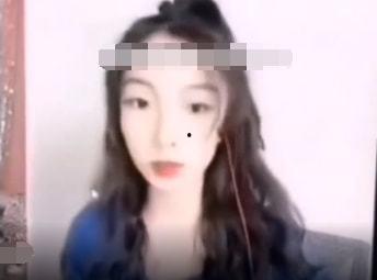 女主播与男友忘记,一段难忘的忘年恋之旅”